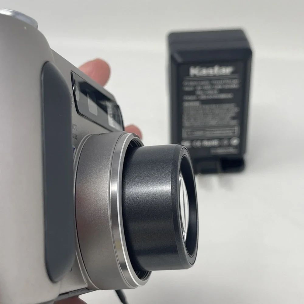 Sony Silver Cyber shot Camera DSC-S75 Carl Zeiss MPEGmovieEX New battery/charger